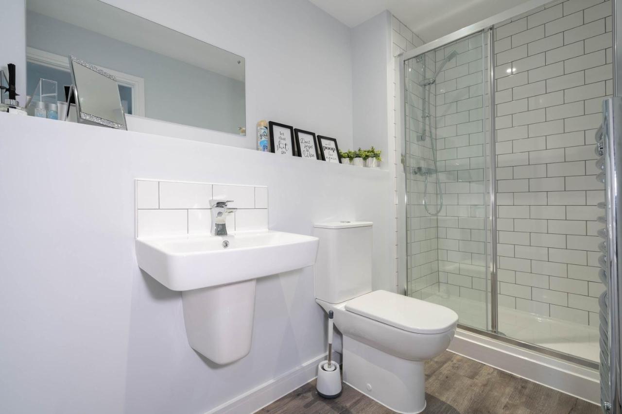 Maevela Apartments - Huge 7Ft Emperor Luxury 2 Bed Apartment - With Parking - New Build - City Centre, Digbeth - Rooftop Terrace - Ps4 & Smart Tv'S Birmingham Exterior photo