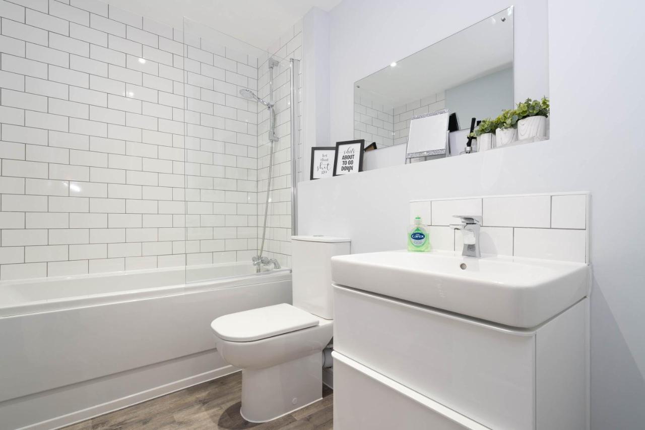 Maevela Apartments - Huge 7Ft Emperor Luxury 2 Bed Apartment - With Parking - New Build - City Centre, Digbeth - Rooftop Terrace - Ps4 & Smart Tv'S Birmingham Exterior photo